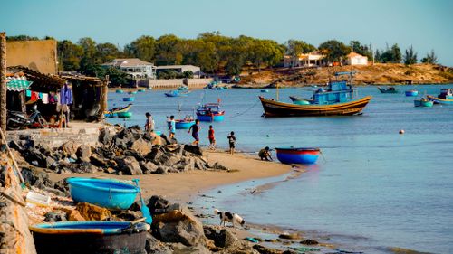 Dù du lịch phát triển mạnh trong nhiều năm qua, làng chài Mũi Né vẫn giữ được nét mộc mạc vốn có, trở thành điểm đến thu hút du khách muốn tìm hiểu đời sống của ngư dân ven biển