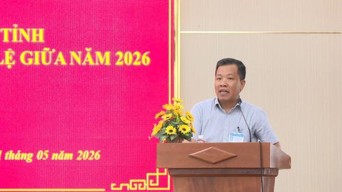 Ông Đào Quang Thanh, Phó Chủ tịch UBND phường Phan Thiết trả lời các kiến nghị của cử tri thuộc thẩm quyền của địa phương