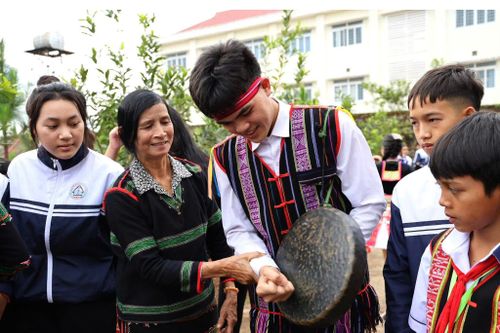 Nhiều nghệ nhân mong muốn có chính sách thiết thực, tạo động lực để họ yên tâm truyền nghề