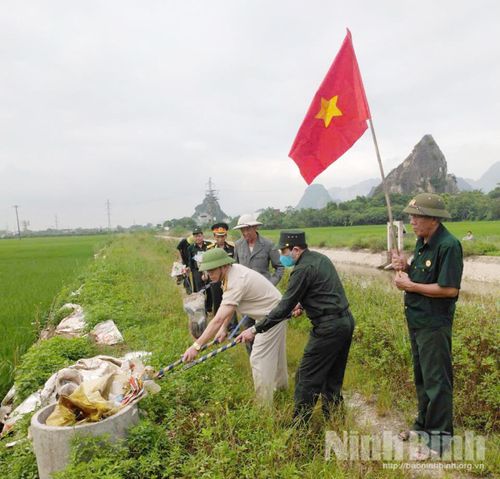 Mô hình CCB tự quản bảo vệ môi trường, thu gom vỏ bao bì thuốc bảo vệ thực vật ngoài đồng ruộng do CCB Chu Văn Mỹ cùng các hội viên CCB tổ dân phố La Mát, phường Châu Sơn đã duy trì hoạt động hiệu quả hơn 10 năm qua.