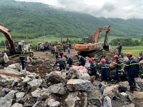 Tỉnh Thanh Hóa yêu cầu Công ty TNHH Anh Tuấn tập trung phối hợp với các lực lượng chức năng triển khai công tác cứu hộ cứu nạn, thực hiện đầy đủ trách nhiệm đối với người bị nạn và gia đình các nạn nhân.