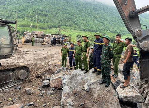Sau khi xảy ra vụ sạt lở đá nghiêm trọng, Chủ tịch UBND tỉnh Thanh Hóa Nguyễn Hoài Anh có văn yêu cầu cơ quan chức năng liên quan xử lý nghiêm các tổ chức, cá nhân vi phạm (nếu có) theo quy định.