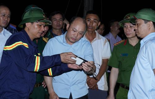 Ngay trong đêm 20/5, ông Cao Văn Cường, Phó chủ tịch UBND tỉnh Thanh Hóa cùng lãnh đạo Công an tỉnh, sở ngành và chính quyền địa phương nhanh chóng có mặt tại hiện trường chỉ đạo công tác cứu hộ, cứu nạn các nạn nhân.