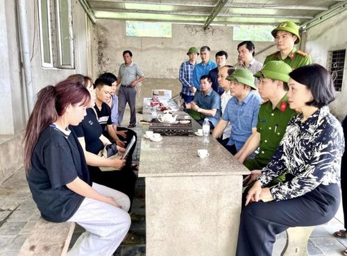 Sáng 21/5, ông Cao Văn Cường, Phó chủ tịch UBND tỉnh; bà Đỗ Thị Toán, Phó chủ tịch Thường trực Ủy ban MTTQ tỉnh Thanh Hóa và cùng đại diện các sở, ban, ngành đã đến thăm hỏi, động viên, chia buồn với gia đình các nạn nhân. Đại diện lãnh đạo tỉnh Thanh Hóa đã trao tiền hỗ trợ gia đình các nạn nhân.