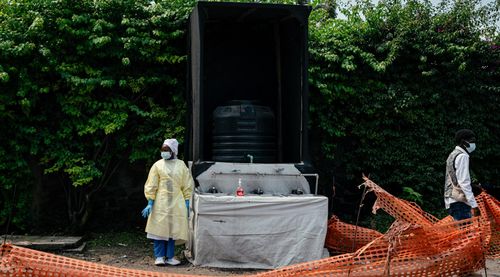Các chuyên gia cho rằng khả năng một người mang Ebola từ khu vực đông bắc CHDC Congo sang châu Á là rất thấp. Ảnh: AFP
