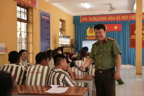 Trại tạm giam số 1 tổ chức giao lưu, tuyên truyền các quy định pháp luật thiết thực cho phạm nhân.