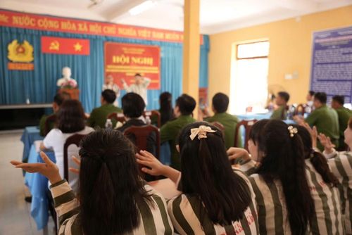 Trại tạm giam số 1 Công an TP Hồ Chí Minh tổ chức Chương trình Tái hòa nhập cộng đồng cho 76 phạm nhân.