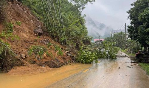 Trong 6 giờ tới, nguy cơ xảy ra lũ quét trên các sông, suối nhỏ vùng núi; sạt lở đất trên sườn dốc, sụt lún đất.
