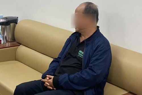 Trần Phi Hùng cầm đầu đường dây buôn lậu 50 tấn caffeine xuyên quốc gia .