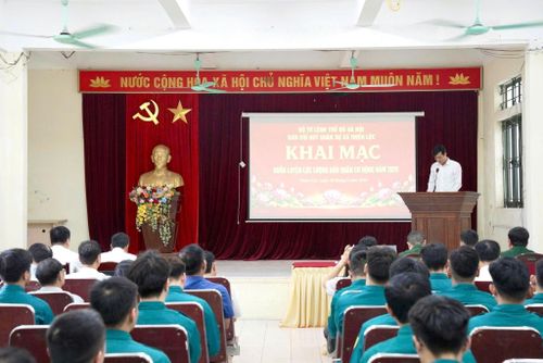 Ban Chỉ huy Quân sự xã Thiên Lộc khai mạc huấn luyện lực lượng dân quân cơ động năm 2026. Ảnh: Nam Lộc