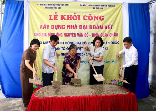 Lễ khởi công xây dựng nhà đại đoàn kết cho một gia đình khó khăn tại xã Ứng Hòa. Ảnh: Đức Duy