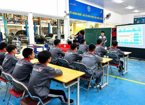 Một giờ học tại Trường Trung cấp nghề Giao thông công chính Hà Nội. Ảnh: Lê Nguyễn
