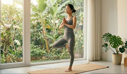 Tư thế cái cây - vrikshasana.