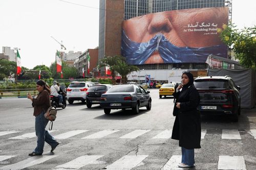Iran và Mỹ đang trao đổi thông điệp thông qua trung gian Pakistan. Ảnh: Reuters.