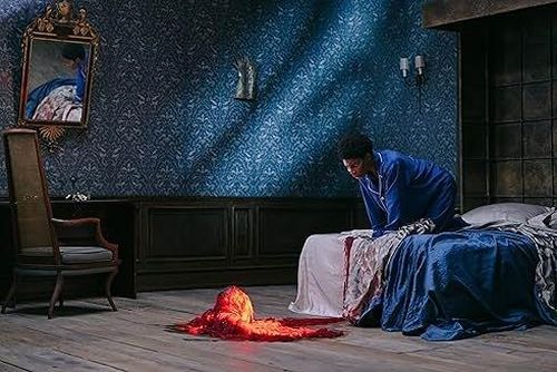  Mother Mary mang nhiều yếu tố thể nghiệm phức tạp. 