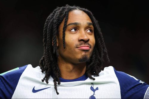 Việc hậu vệ Dje Spence dự World Cup 2026 gây bất ngờ dư luận.