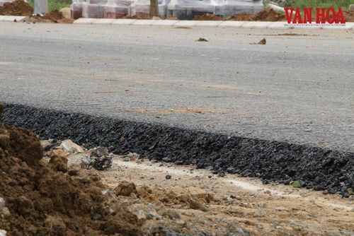Tuyến đường hiện đã được thảm nhựa giúp việc đi lại thuận tiện, dễ dàng