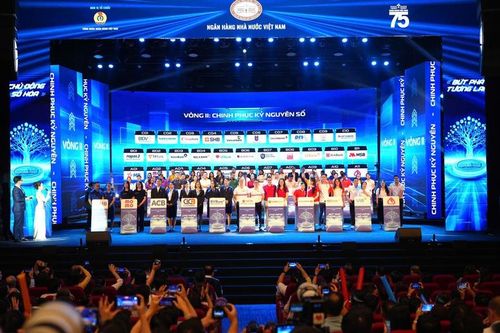 Hội thi năm nay thu hút sự tham gia của 32 đội thi với gần 700 thí sinh đến từ các ngân hàng, tổ chức tài chính, trường đại học và doanh nghiệp công nghệ tài chính - Ảnh: VGP