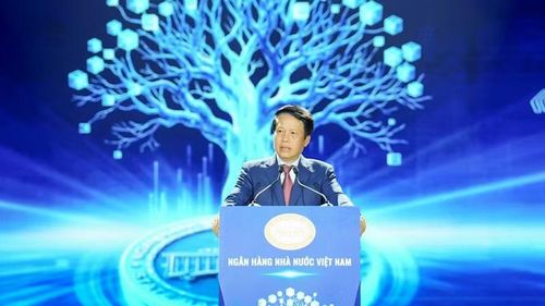 Phó Thống đốc Ngân hàng Nhà nước Phạm Tiến Dũng, Chủ tịch Công đoàn Ngân hàng Việt Nam, Trưởng ban Chỉ đạo, Ban Tổ chức phát biểu khai mạc hội thi.