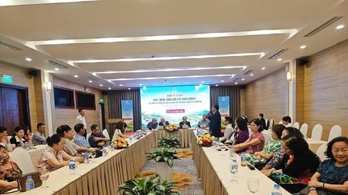 Toàn cảnh diễn đàn.