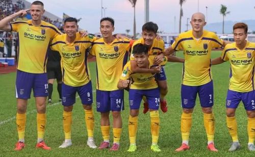 Nếu ở vòng đấu tới, Đồng Nai thắng và Bắc Ninh sảy chân, đội bóng của Công Phượng sẽ chính thức lên chơi tại V-League sớm 2 vòng đấu. Ảnh: Internet.