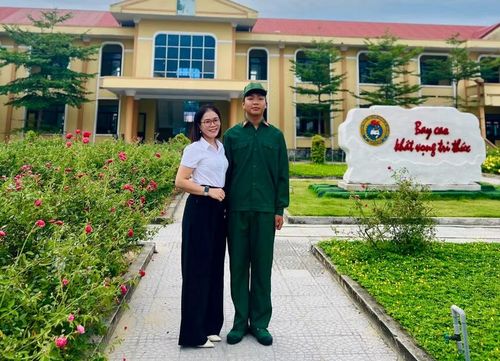 Cô giáo chủ nhiệm Nguyễn Thị Bích Hòa luôn theo sát và động viên em Dương Thành Lưu trong mọi hoạt động học tập, rèn luyện.