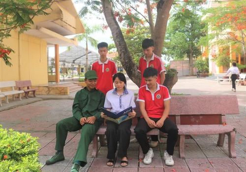 Từ nghị lực và đam mê, ba học sinh Trường THPT Lê Quý Đôn đã viết nên những câu chuyện đẹp của tuổi trẻ.