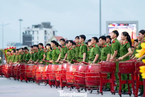 Chiều tối 21/5, tại Quảng trường 30/10 (phường Hạ Long, tỉnh Quảng Ninh), đã diễn ra sơ duyệt lễ khai mạc Hội thao quân sự, võ thuật và thể thao Công an nhân dân năm 2026 do Bộ Công an tổ chức tại tỉnh Quảng Ninh.