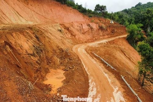 Việc tạm dừng lưu thông qua đoạn trên nhằm phục vụ thi công khắc phục sạt lở xảy ra vào sáng 19/5 vừa qua và các điểm sạt lở từ mùa mưa năm 2025.