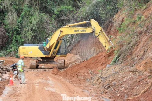 Sở Xây dựng tỉnh Lâm Đồng hiện đang triển khai dự án khẩn cấp xử lý sạt lở trên quốc lộ 28, đoạn Km43+500 - Km60 với tổng kinh phí khoảng 70 tỷ đồng.