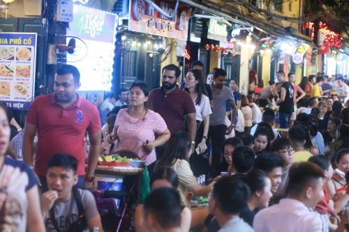 Chuyên gia cho rằng không thể nhìn nhận việc “mở lối” vỉa hè cho các hoạt động kinh doanh đêm đơn thuần như một giải pháp để tăng nguồn thu ngân sách.