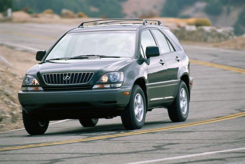 Động cơ trên Lexus RX 300 và ES 300 đời đầu đều gặp tình trạng cặn dầu. 