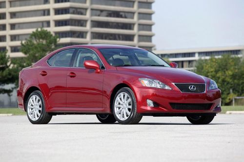 Lexus IS 250 liên tục gặp vấn đề ở động cơ do tích tụ nhiều muội carbon. 