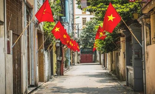 Người hoạt động không chuyên trách ở thôn, tổ dân phố gồm 3 chức danh: Trưởng thôn hoặc tổ trưởng tổ dân phố; Bí thư chi bộ; Trưởng Ban công tác Mặt trận.