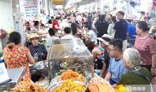 Chợ Cồn là một trong những điểm đến được du khách yêu thích khi muốn khám phá ẩm thực địa phương ở Đà Nẵng.
