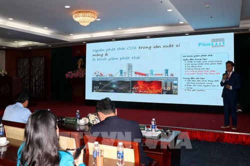 Đại diện Công ty Cổ phần Xi măng Fico Tây Ninh (Fico-YTL) phát biểu tại hội thảo. Ảnh: Thanh Vũ-TTXVN 