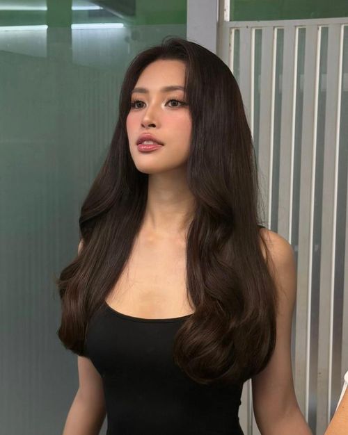 Nhan sắc của Tiểu Vy được nhận xét ngày càng thăng hạng rõ rệt. Ảnh: FBNV