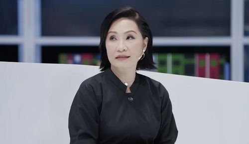 Hồng Đào giờ đây đang trở lại mạnh mẽ với nghệ thuật.