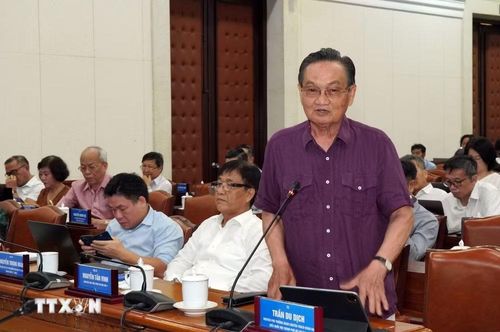 Tiến sỹ Trần Du Lịch, nguyên Phó trưởng Đoàn chuyên trách Đoàn Đại biểu Quốc hội TP.HCM phát biểu ý kiến về dự thảo dự luật đô thị đặc biệt. Ảnh: Trung Tuyến/TTXVN
