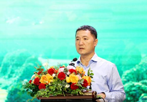 Ông Bùi Văn Mạnh, Giám đốc Sở Du lịch tỉnh Ninh Bình phát biểu tại buổi Tọa đàm. Ảnh: Báo Ninh Bình