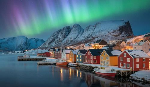 Tromsø, Na Uy đã nhanh chóng trở thành một trong những điểm khởi hành săn cực quang phổ biến nhất châu Âu.