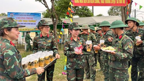 Tiếp sức chiến sĩ Trung đoàn 971.