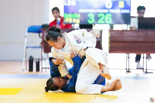 Võ sĩ Lê Huỳnh Tường Vi (trên) đang giữ phong độ cao và là kỳ vọng Huy chương Vàng số 1 của Judo Đồng Tháp.