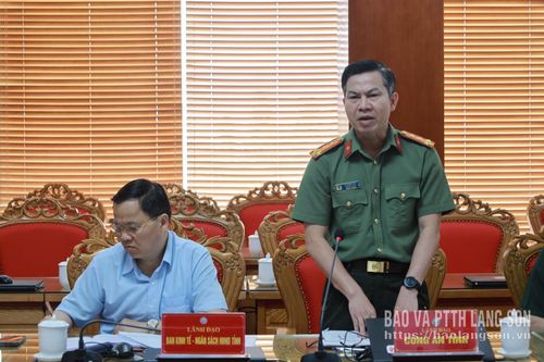 Lãnh đạo Công an tỉnh trao đổi ý kiến tại hội nghị