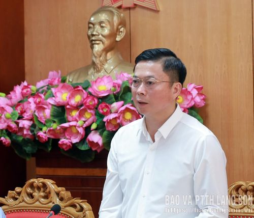 Đồng chí Đinh Hữu Học, Ủy viên Ban Thường vụ Tỉnh ủy, Phó Chủ tịch Thường trực UBND tỉnh phát biểu kết luận hội nghị