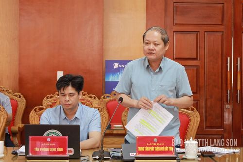 Lãnh đạo Trung tâm Phát triển quỹ đất tỉnh báo cáo công tác GPMB các dự án 5 tháng đầu năm 2026