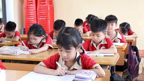 Các hoạt động thể dục rèn luyện sức khỏe, nâng cao thể chất giúp tạo cho học sinh tâm thế hứng khởi, tích cực trong học tập.