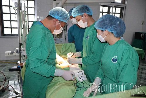 Trung tâm Y tế khu vực Vĩnh Tường đơn vị điển hình y tế cơ sở trong việc triển khai các kỹ thuật vượt tuyến.