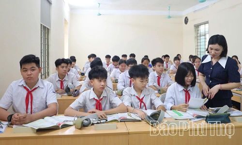 Giờ học của cô và trò Trường THCS Hưng Hóa, xã Tam Nông.