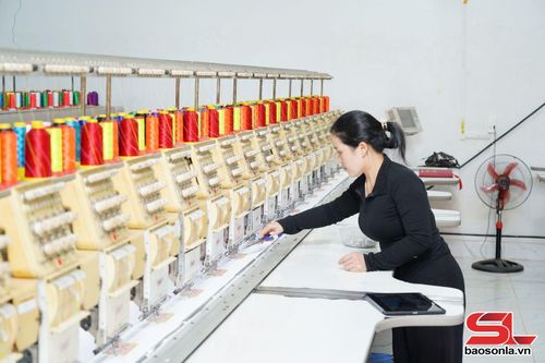 Lao động xã Co Mạ được tạo việc làm tại chỗ.
